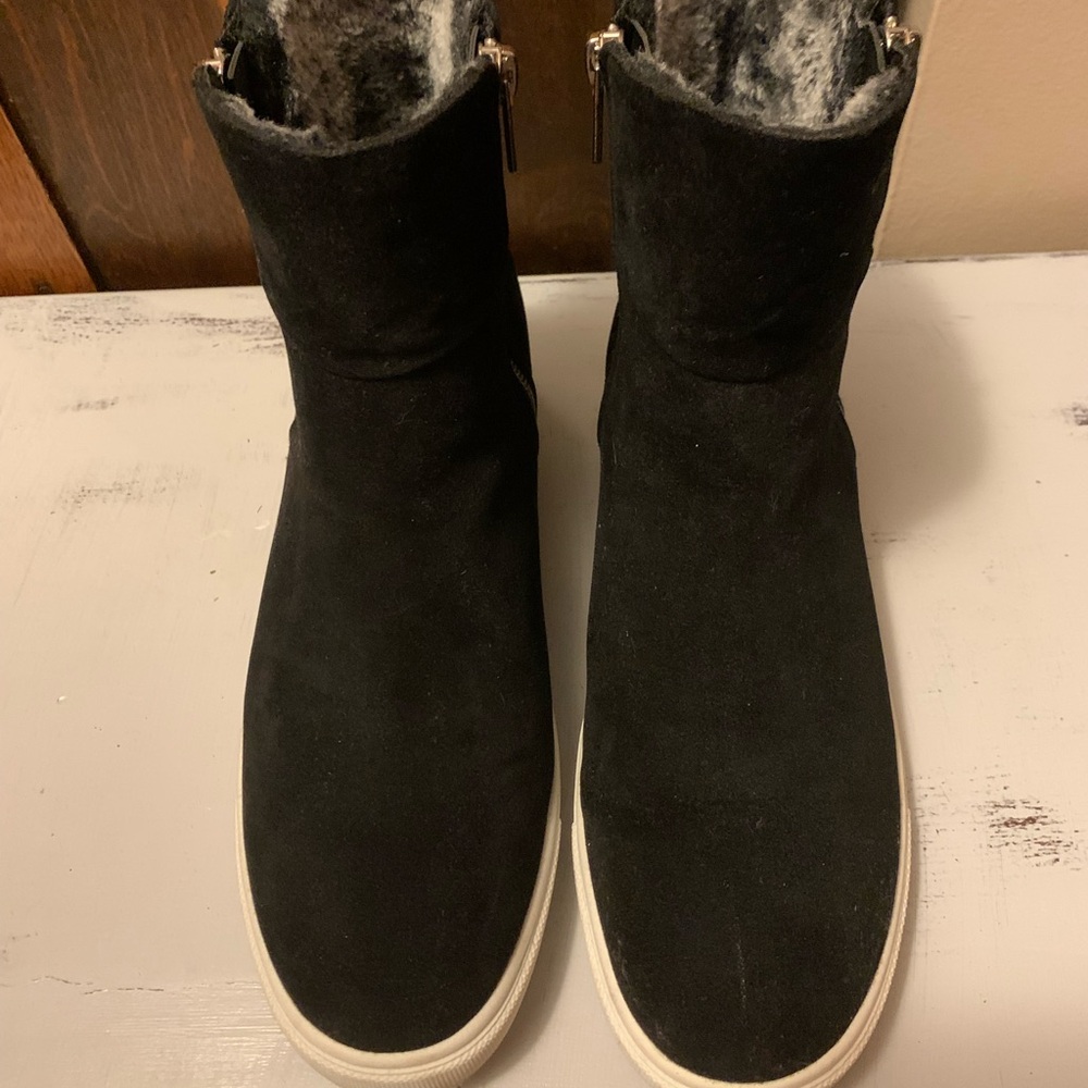 Black Faux Fur Lined Suede Ankle Boots/Sneakers